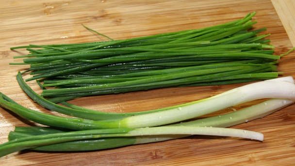 Zemiakový šalát so stonkovým zelerom a avokádom (fotorecept) - obrázok 3