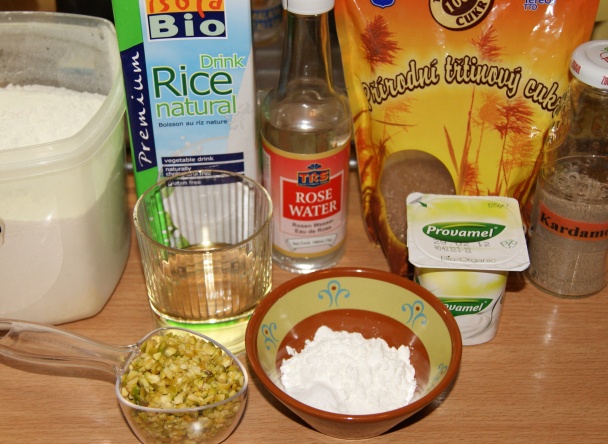 Ružové koláčiky s kokosovou šľahačkou (fotorecept) - obrázok 1