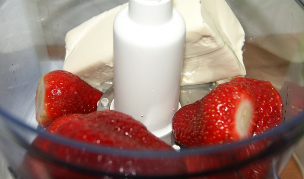 Jahodový tofu pohár s kokosovou šľahačkou (fotorecept) - obrázok 2