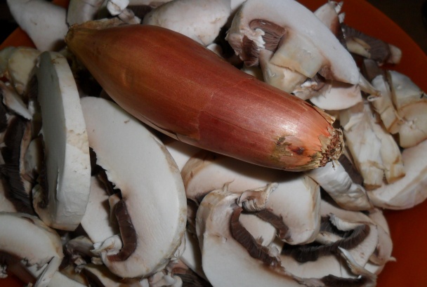 Polievka zo sušených lesných húb a čerstvých šampiňónov (fotorecept) - obrázok 4