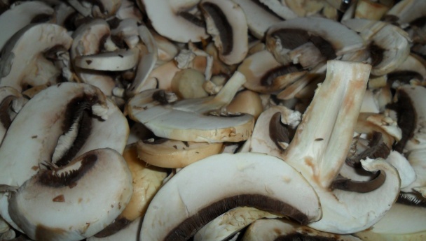 Polievka zo sušených lesných húb a čerstvých šampiňónov (fotorecept) - obrázok 6