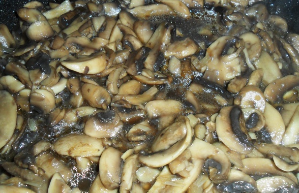 Polievka zo sušených lesných húb a čerstvých šampiňónov (fotorecept) - obrázok 7