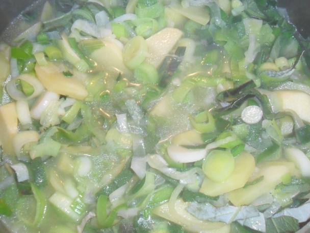 Pórová polievka so zemiakmi a šalviou (fotorecept) - obrázok 8