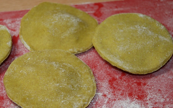 Ravioli s hlivou a kapustovo - bazalkové pesto (fotorecept) - obrázok 11