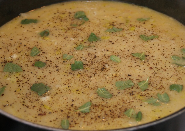 Zapekané zemiaky s cibuľou, pórom a droždím (fotorecept) - obrázok 5