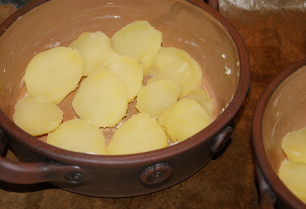 Zapekané zemiaky s cibuľou, pórom a droždím (fotorecept) - obrázok 6