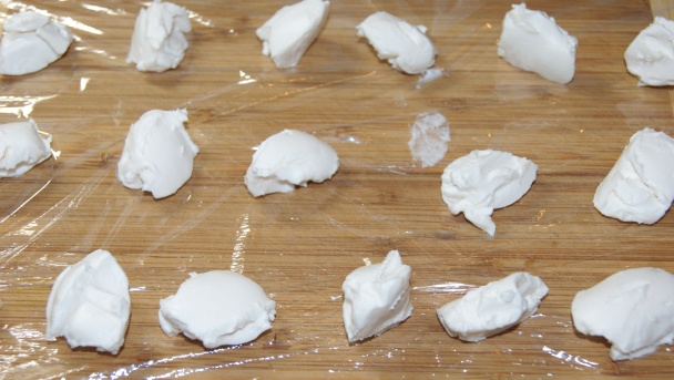 Brokolicový krém a chlebové guľky plnené kokosovým mliekom (fotorecept) - obrázok 1
