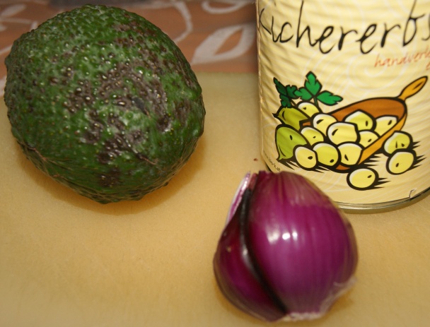 Listový šalát s cícerom a avokádom a pečenými hubami (fotorecept) - obrázok 4