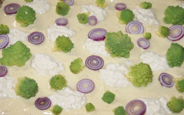 Tofu koláč s brokolicou Romanesco a cibuľkou (fotorecept) - obrázok 8