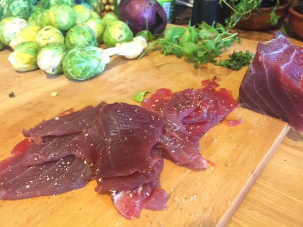 Kelový prívarok so špargľovou penou a plátkom tuniaka - obrázok 4