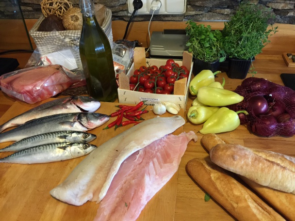 Stredomorské halászle s pečenými rybkami (fotorecept) - obrázok 1