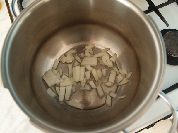 Tekvicová (cuketová) polievka s vajcom - obrázok 1