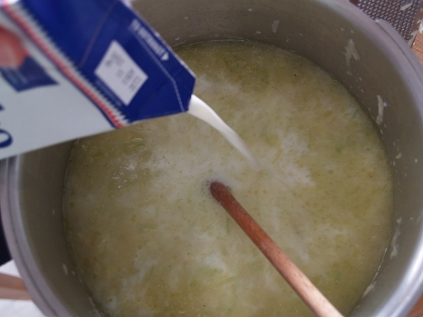 Tekvicová (cuketová) polievka s vajcom - obrázok 4