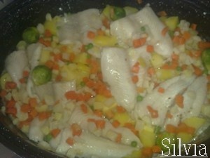 Pečený pangasius so zeleninou a so zemiakmi z jedného hrnca (fotorecept) - obrázok 6