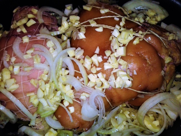 Bravčové kolená v pomalom hrnci s kyslou kapustou (fotorecept) - obrázok 4