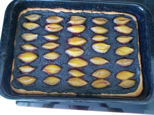 Bezlepkový kysnutý slivkový koláč s makom - obrázok 2