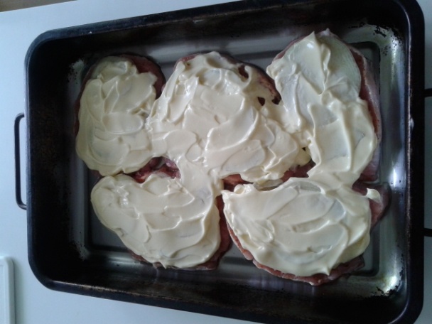 Zapečené rezne s cibuľou a tatárkou - obrázok 3