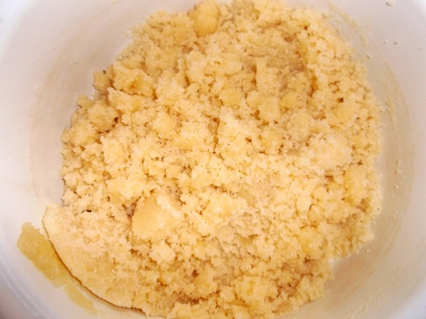 Krehký marhuľový koláč s maslovou posýpkou (fotorecept) - obrázok 3