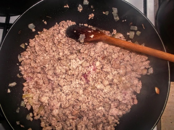 Fusilli s mletým mäsom, podpňovkami a krémovou omáčkou (fotorecept) - obrázok 2