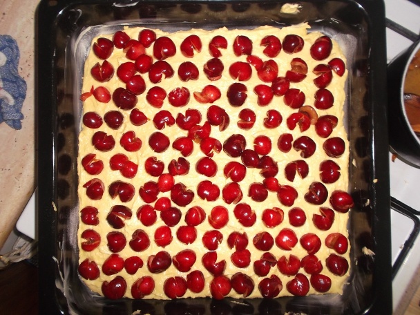 Sezónny čerešňový koláč s posýpkou a tvarohom (fotorecept) - obrázok 6