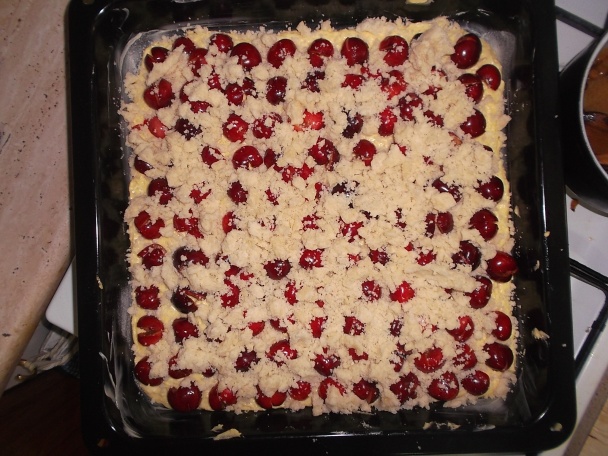 Sezónny čerešňový koláč s posýpkou a tvarohom (fotorecept) - obrázok 7