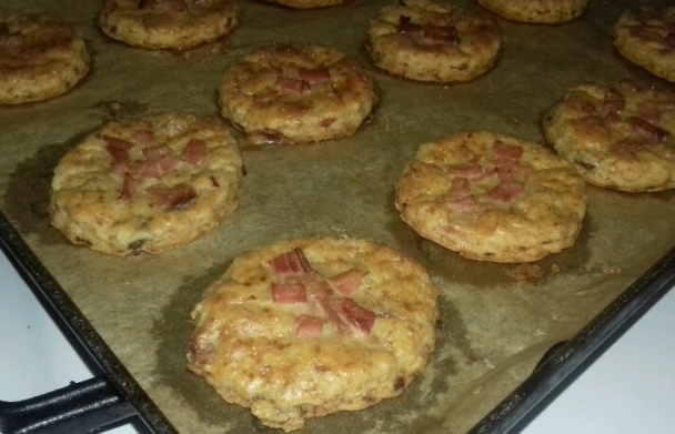 Slané zemiakové koláčiky s údeným (fotorecept) - obrázok 4