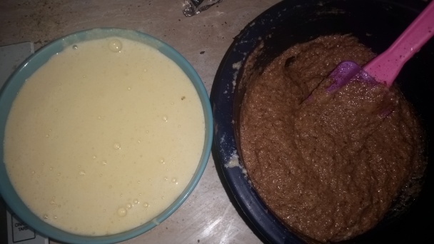 Jablkovo-orechový piškótový koláč  - obrázok 3