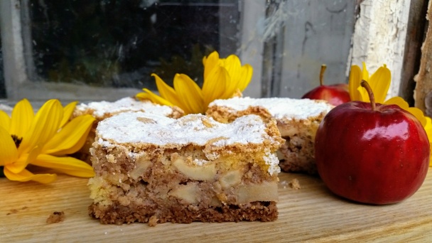 Jablkovo-orechový piškótový koláč  - obrázok 6