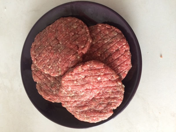 Hovädzí hamburger s domácimi žemľami - obrázok 7