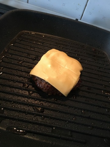 Hovädzí hamburger s domácimi žemľami - obrázok 8