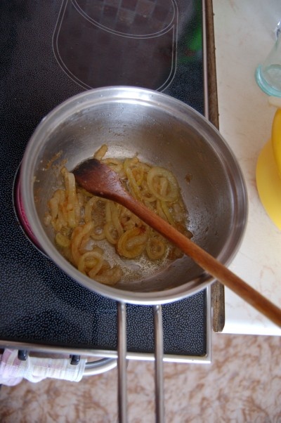 Kuracie steaky s vínovo-cibuľovou omáčkou - obrázok 3