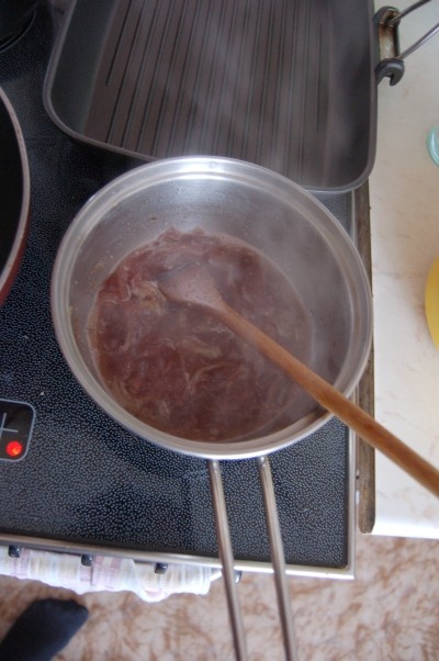 Kuracie steaky s vínovo-cibuľovou omáčkou - obrázok 4