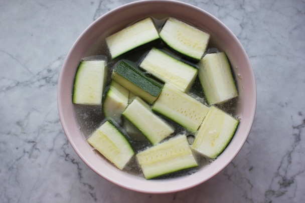 Prudko cesnaková brokolica so šampiňónmi a s cuketou (fotorecept) - obrázok 1