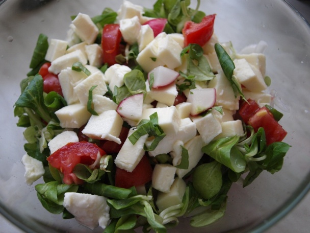 Jarný šalát s mozzarellou (fotorecept) - obrázok 4