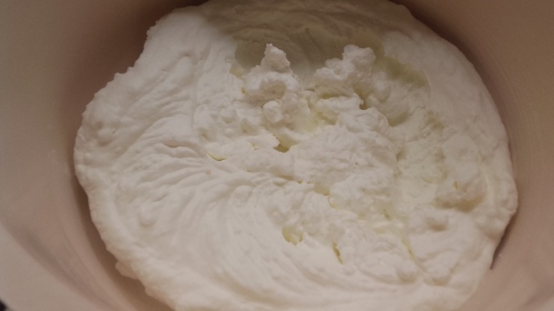 Jahodový zákusok so šľahačkou (fotorecept) - obrázok 3