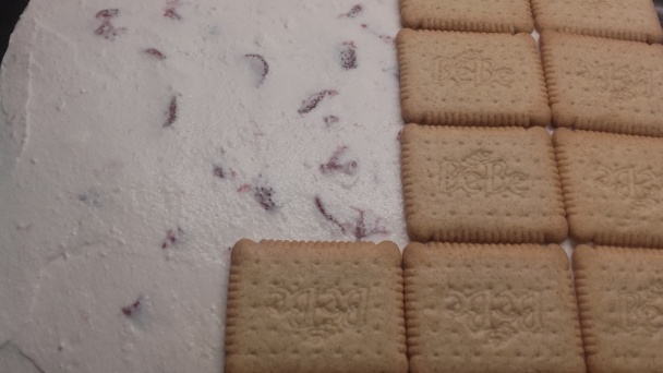 Jahodový zákusok so šľahačkou (fotorecept) - obrázok 5