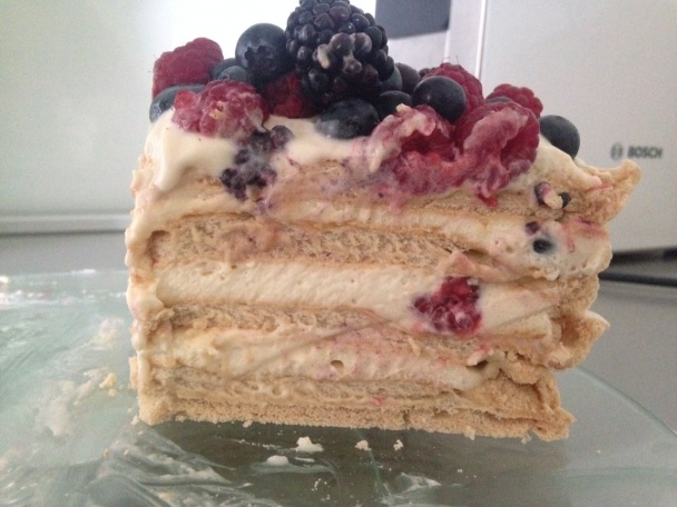 Pavlova torta s mascarpone krémom - obrázok 3