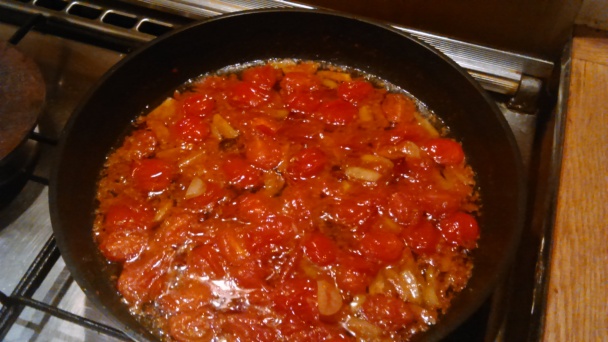 Penne so šunkou Jamón Serrano, rukolou a restovaným cesnakom s paradajkami (fotorecept) - obrázok 5