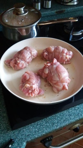 Vykostené kuracie stehno plnené šunkou, nivou a šampiňónmi (fotorecept) - obrázok 2