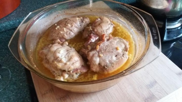 Vykostené kuracie stehno plnené šunkou, nivou a šampiňónmi (fotorecept) - obrázok 3