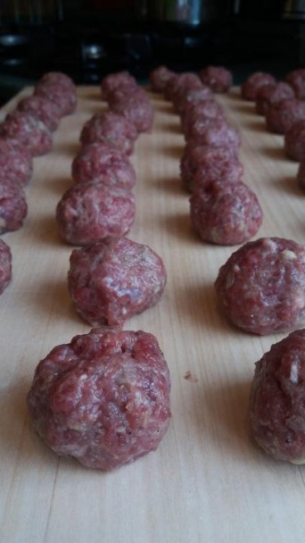 Hovädzie guľky s paradajkovou omáčkou - obrázok 2