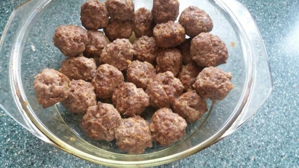 Hovädzie guľky s paradajkovou omáčkou - obrázok 4