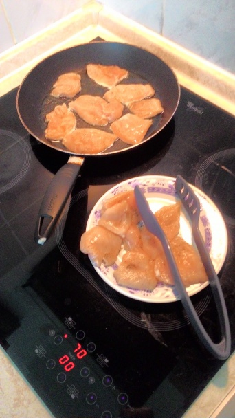 Medajlóniky s pórovo-syrovou omáčkou (fotorecept) - obrázok 1