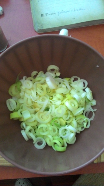 Medajlóniky s pórovo-syrovou omáčkou (fotorecept) - obrázok 4