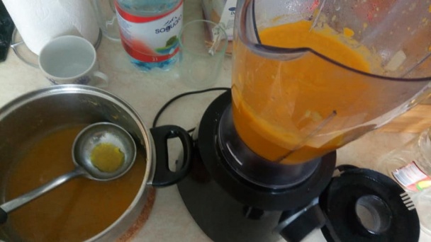 Hokaido polievka s cesnakovými trojuholníkmi (fotorecept) - obrázok 4