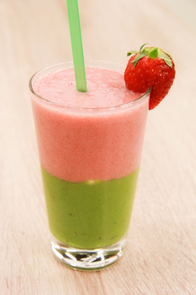 Farebný zeleno-červený dvojvrstvový smoothie (fotorecept) - obrázok 2