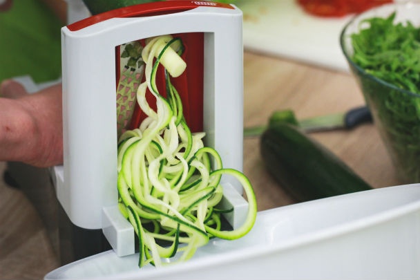 Farebný raw šalát s rukolou a kešu dresingom (fotorecept) - obrázok 2