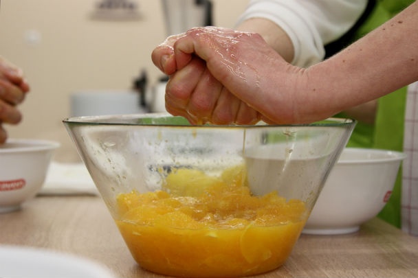 Sicílske pomaranče s klinčekovou panna cottou a čokoládovou mrveničkou (fotorecept) - obrázok 4