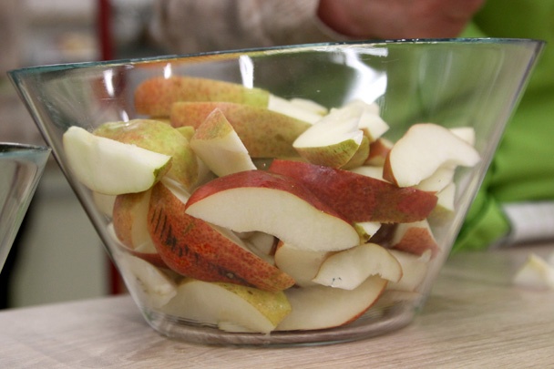 Tapiokový puding so skaramelizovanými hruškami a kardamómom - obrázok 2