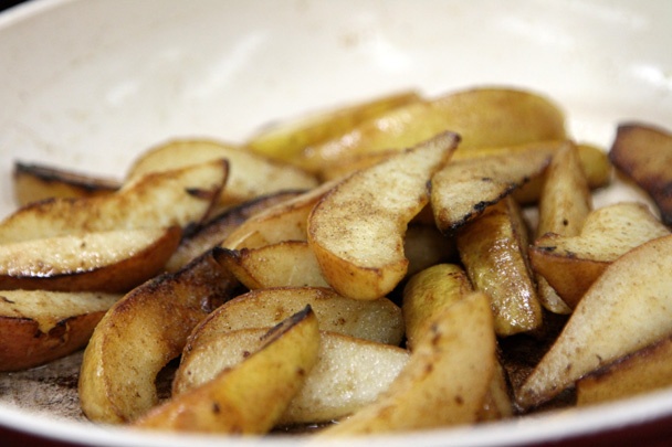 Tapiokový puding so skaramelizovanými hruškami a kardamómom - obrázok 4